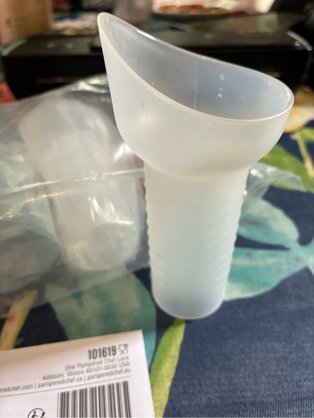 Pampered Chef Clear Ice Cream Cone Scooping Set - White-Clear